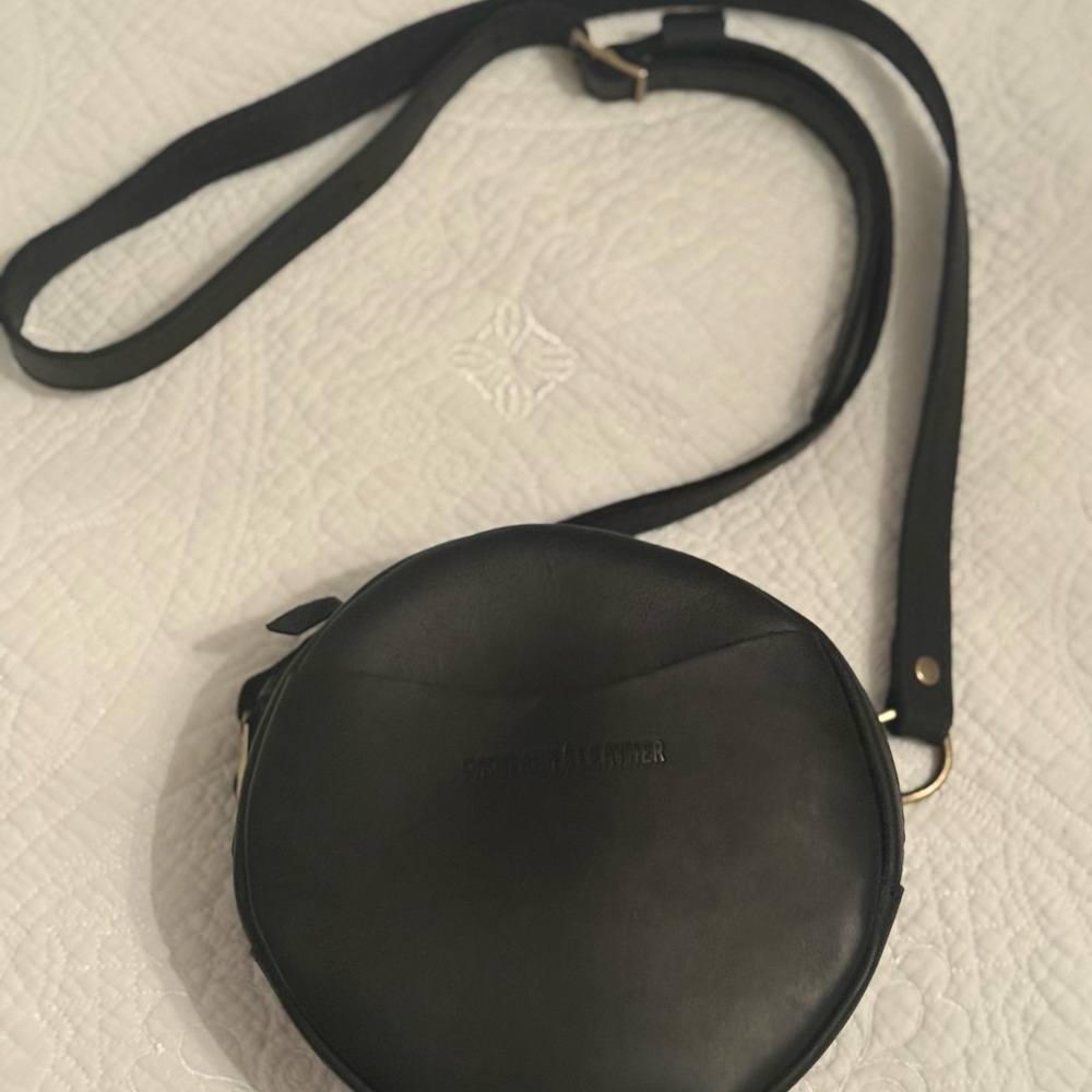 NWOT Portland Leather small round crossbody